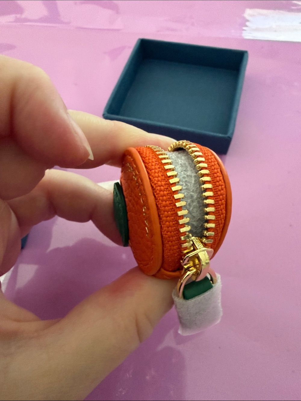 New in box Maison de Sabre Orange Leather Citrus AirTag keychain - Picture 4 of 4